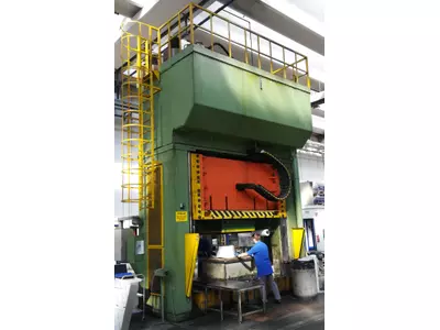 PRESSA IDRAULICA 1.800 TON