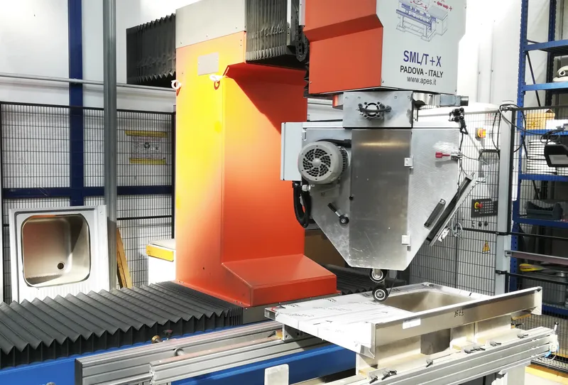 SMERIGLIATRICE A 3 NASTRI - 4 ASSI