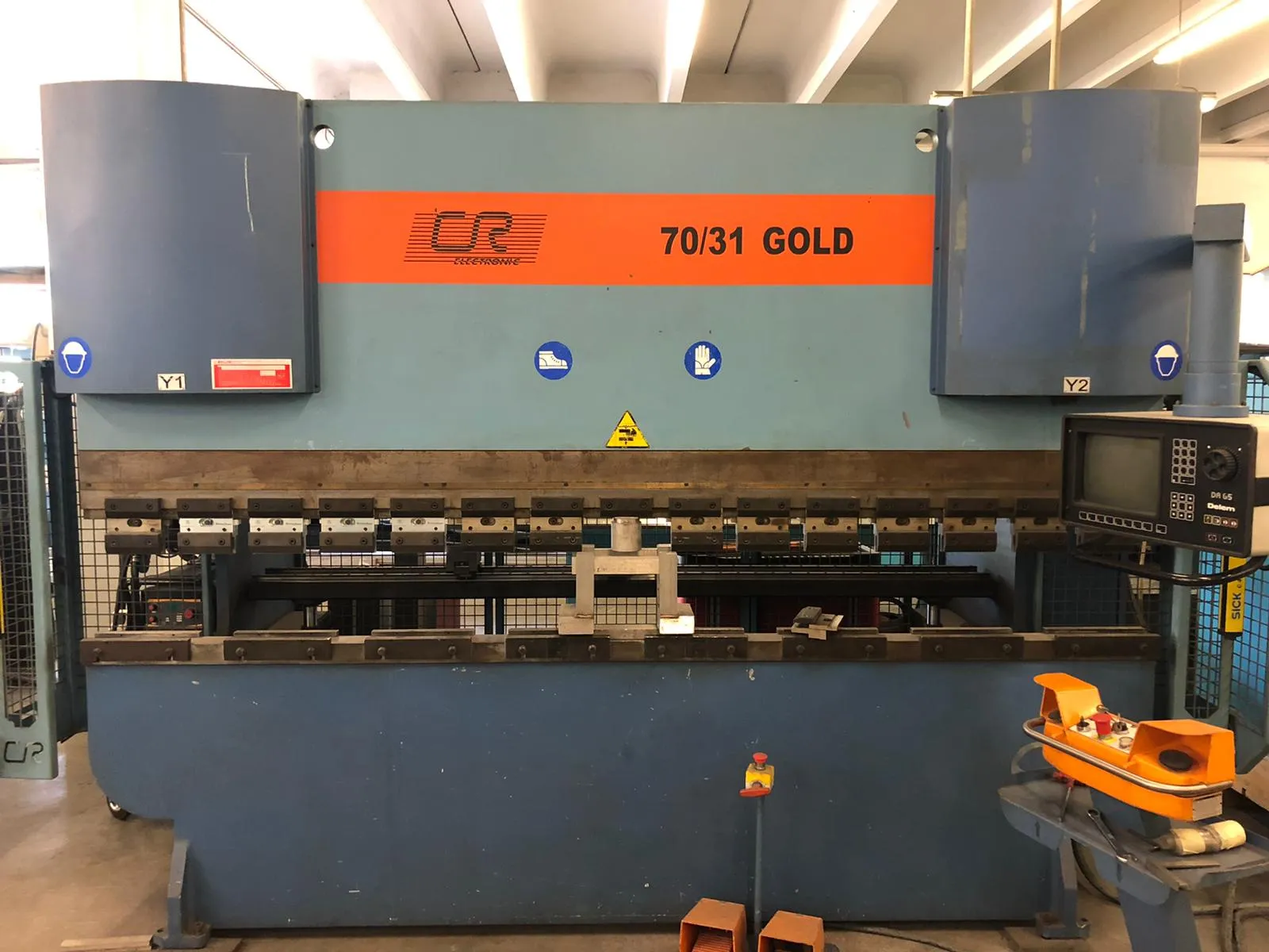 Pressa piegatrice CR 3MT 70T