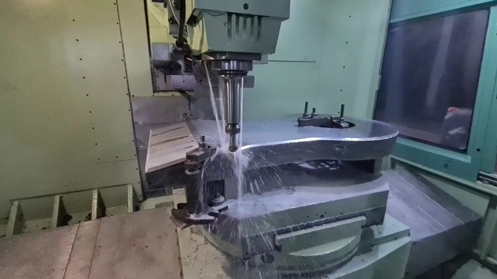 MAHO 1600C