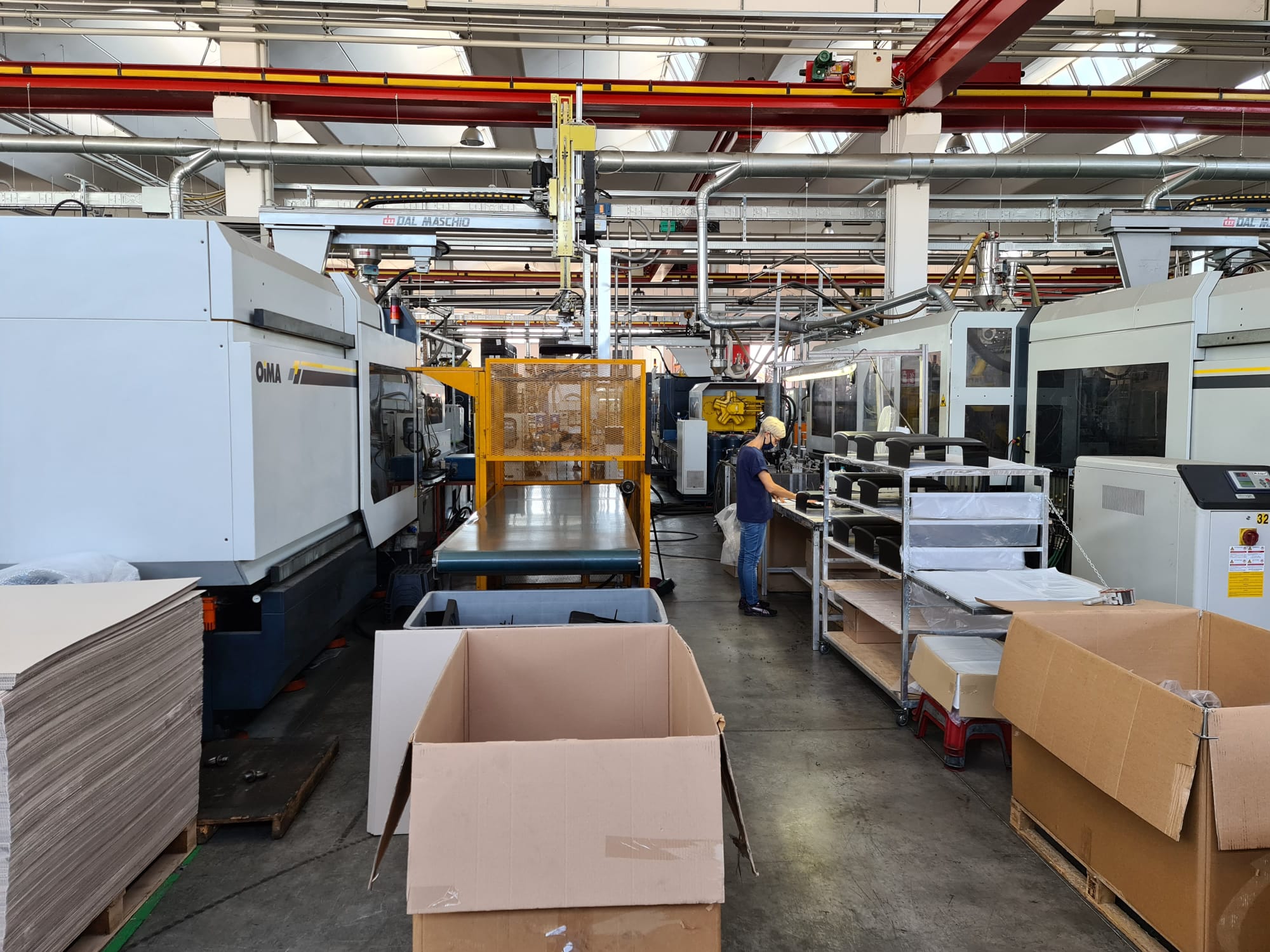 900 tons injection machine