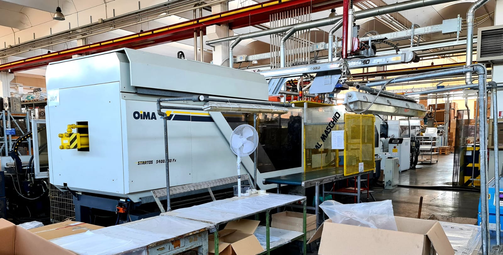 550 tons horizontal injection machine