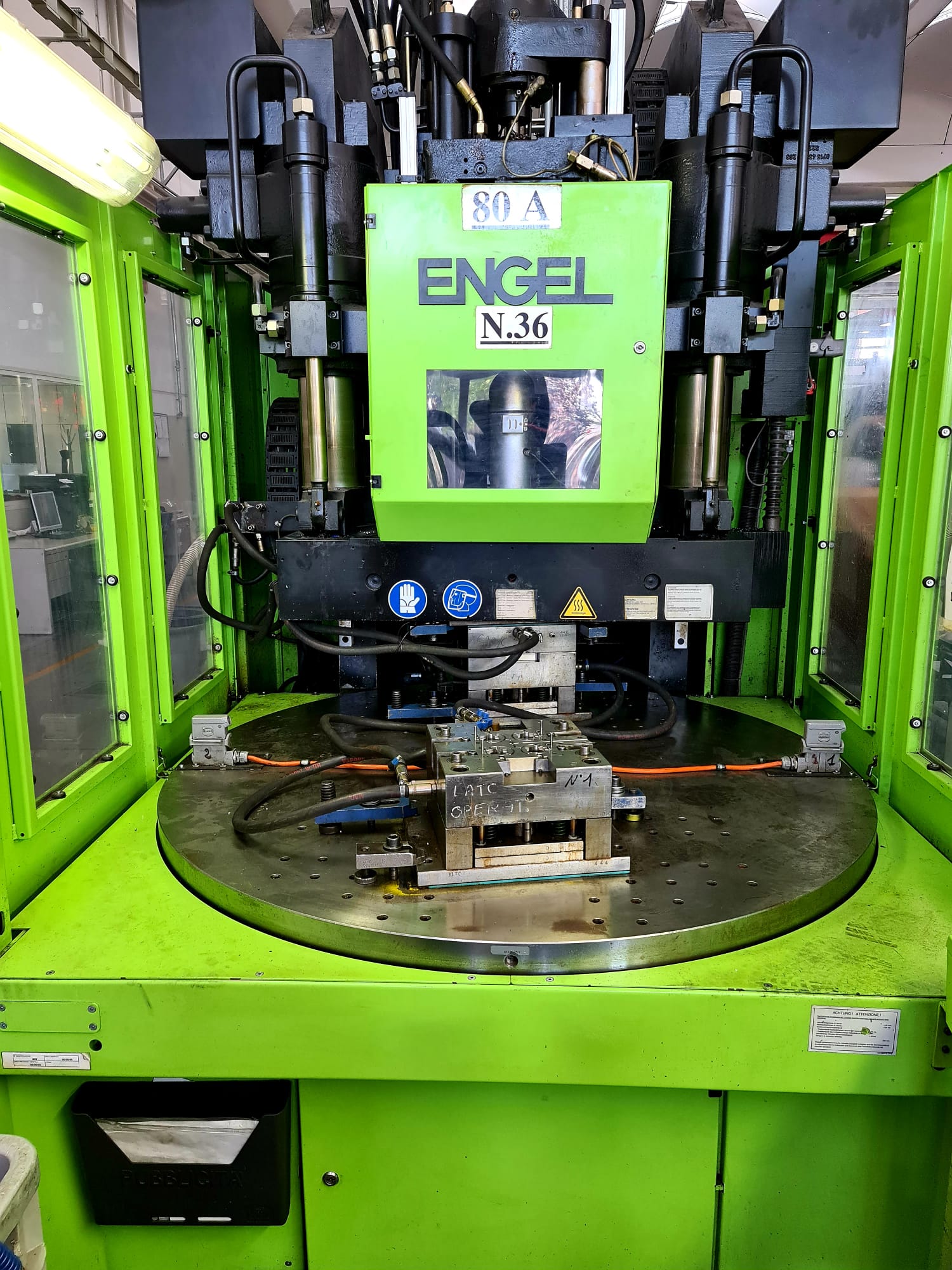 80 tons vertical injection machine