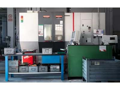 Arbeitszentrum 5 Achsen Fräsmaschine UX600