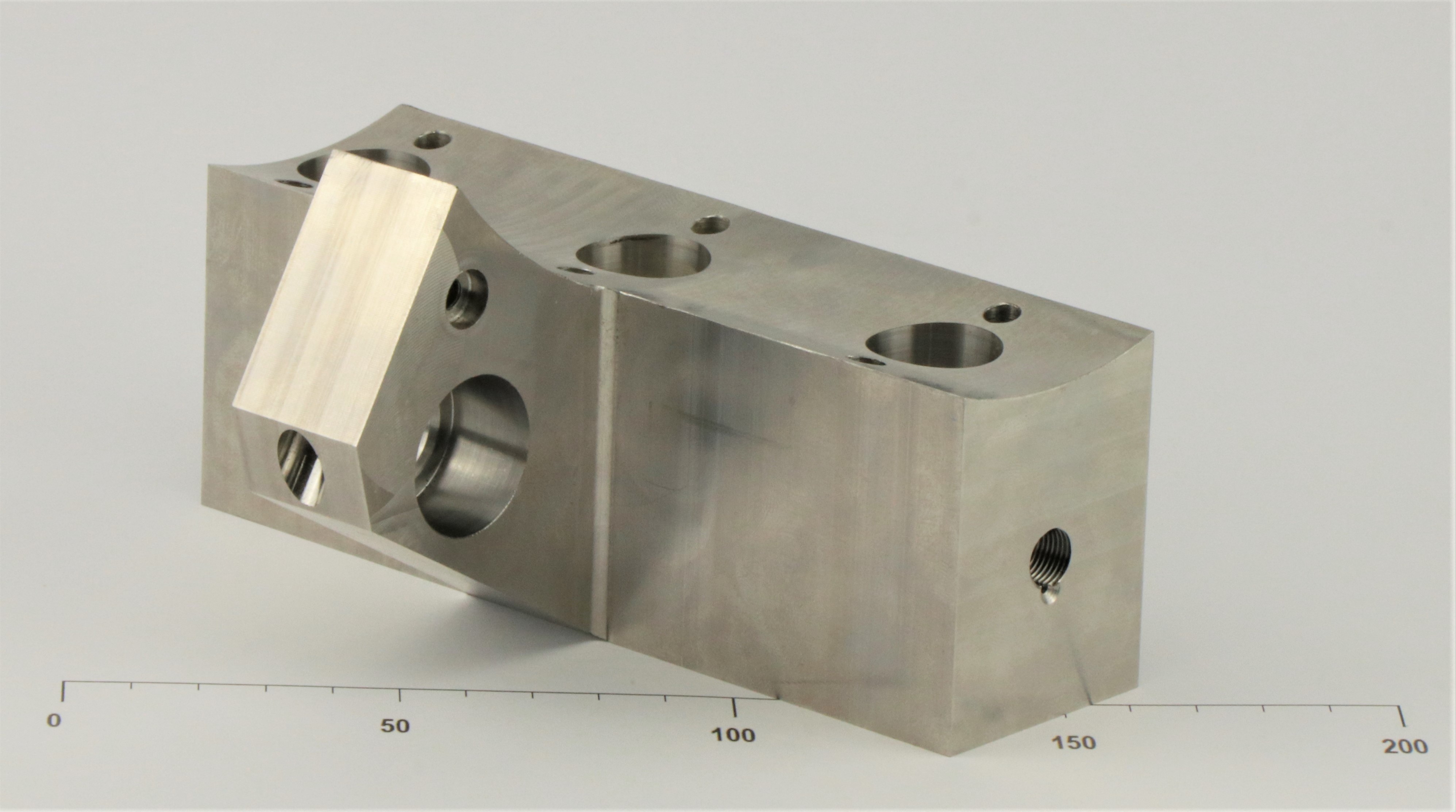 Hydraulic manifold