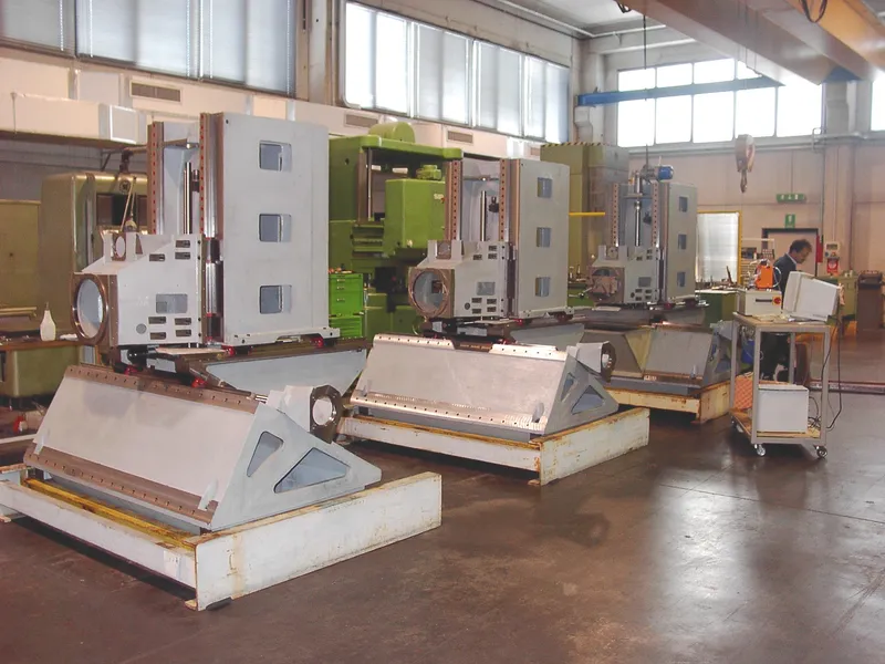 Meccanica base centro di lavoro 5 assi