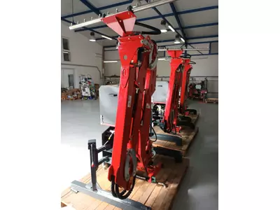 Tunnel and sign washing unit