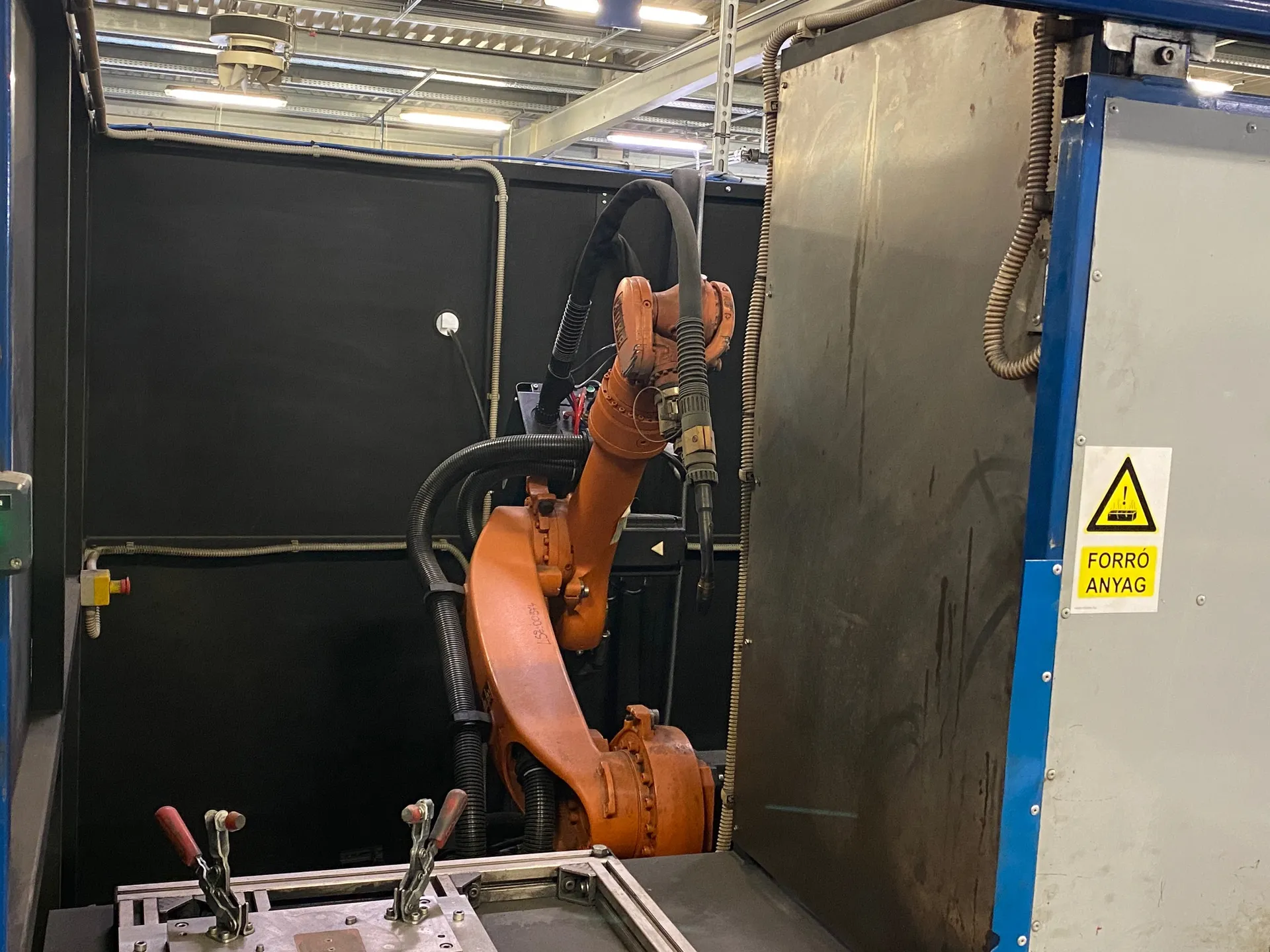 Welding robot