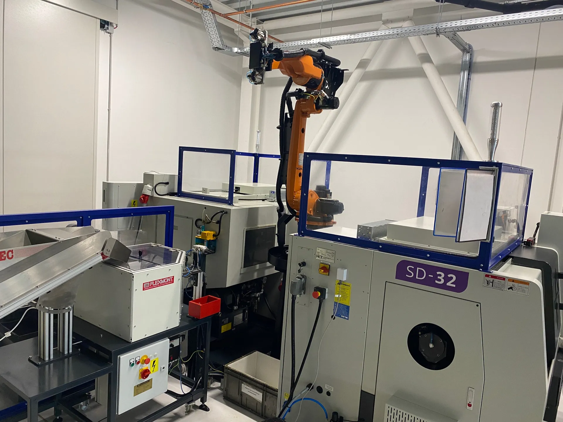 Turning macines with robot