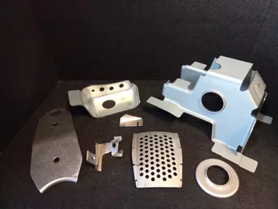 Halter, Karosseriebauteile