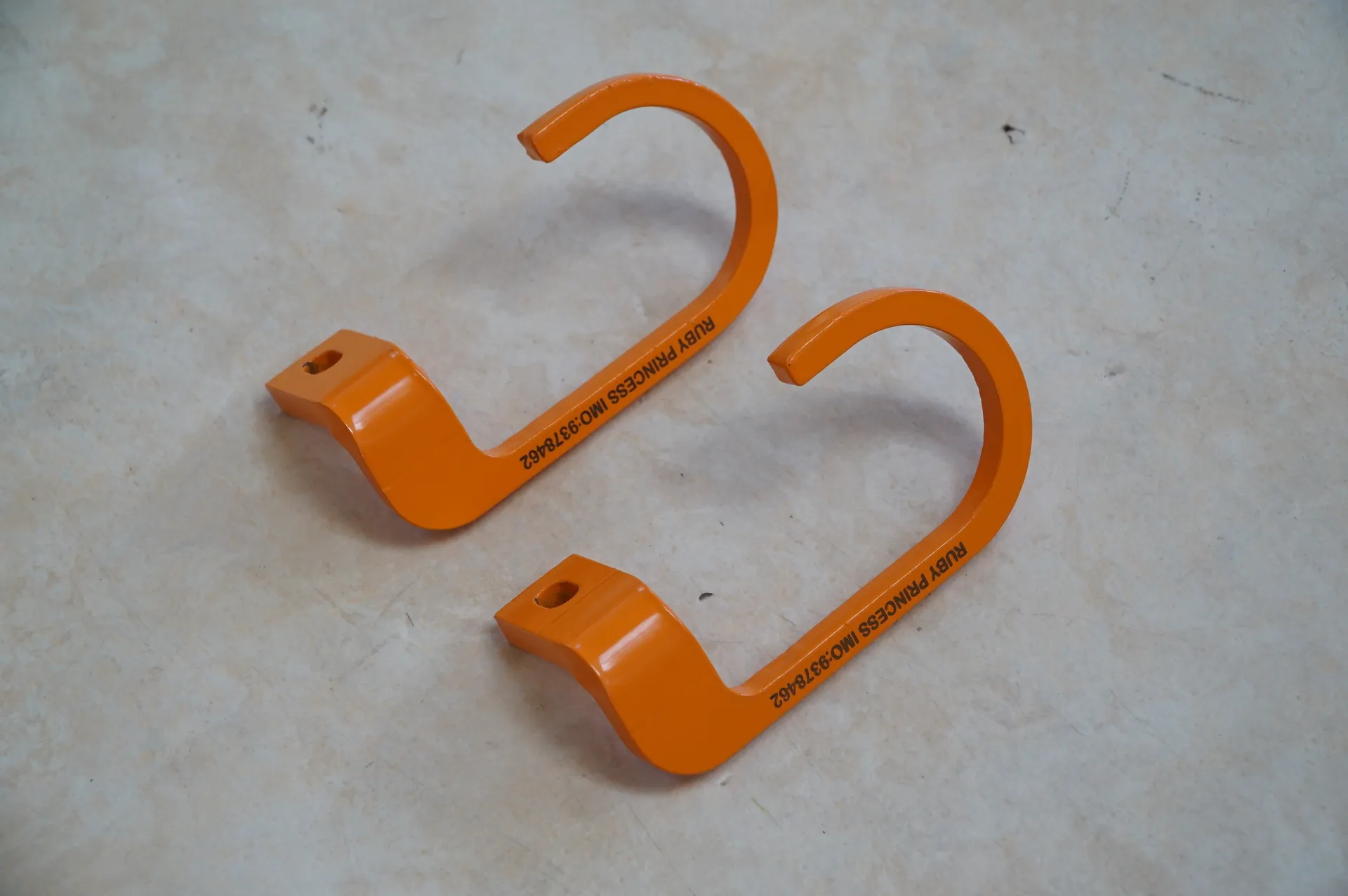 FLANGE LOCKING DEVICE