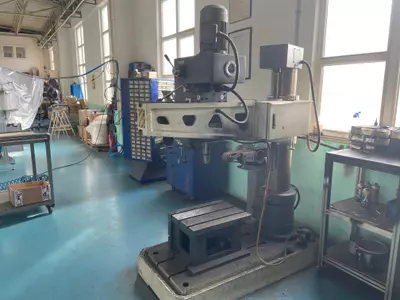 Universal Radial Drilling Machine