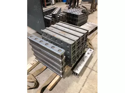 Stapelträger mit eingeschweißten Stegblechen