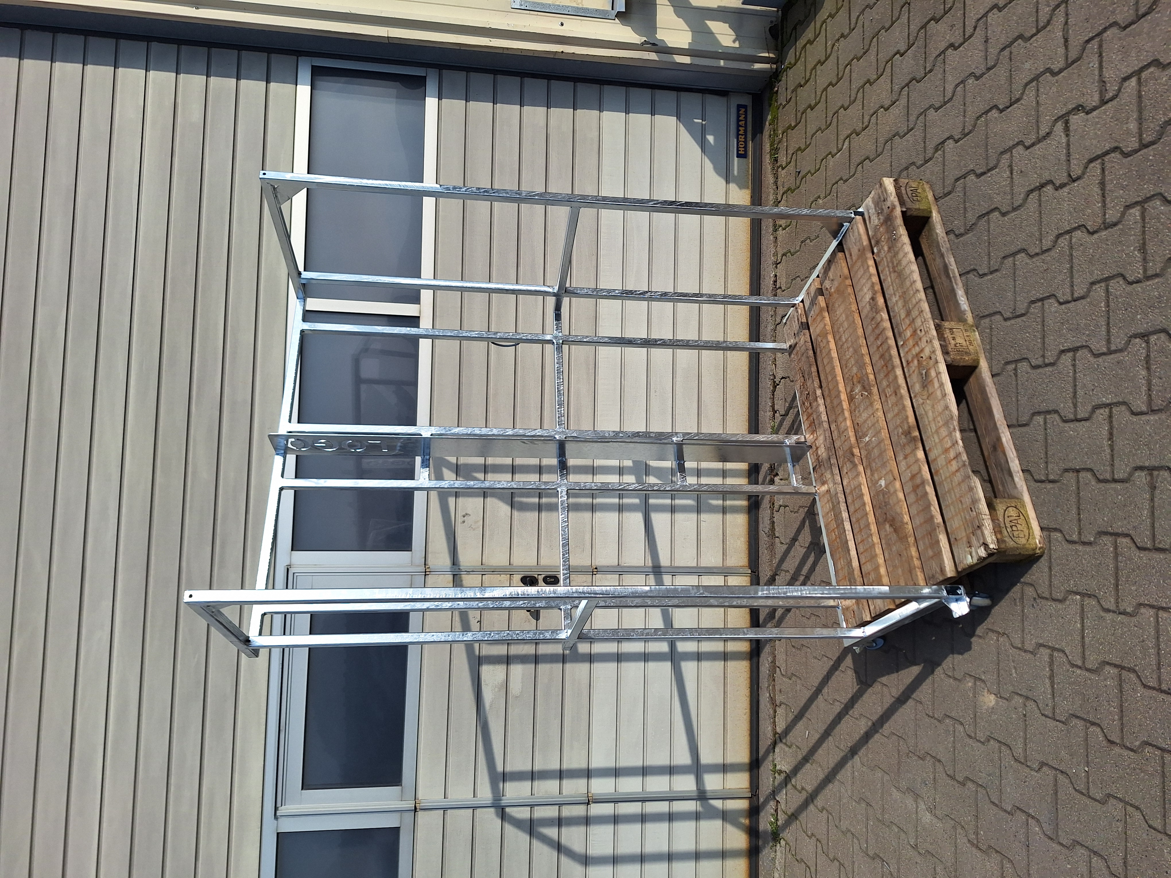 Stapelhilfe für Mehrwegkartons