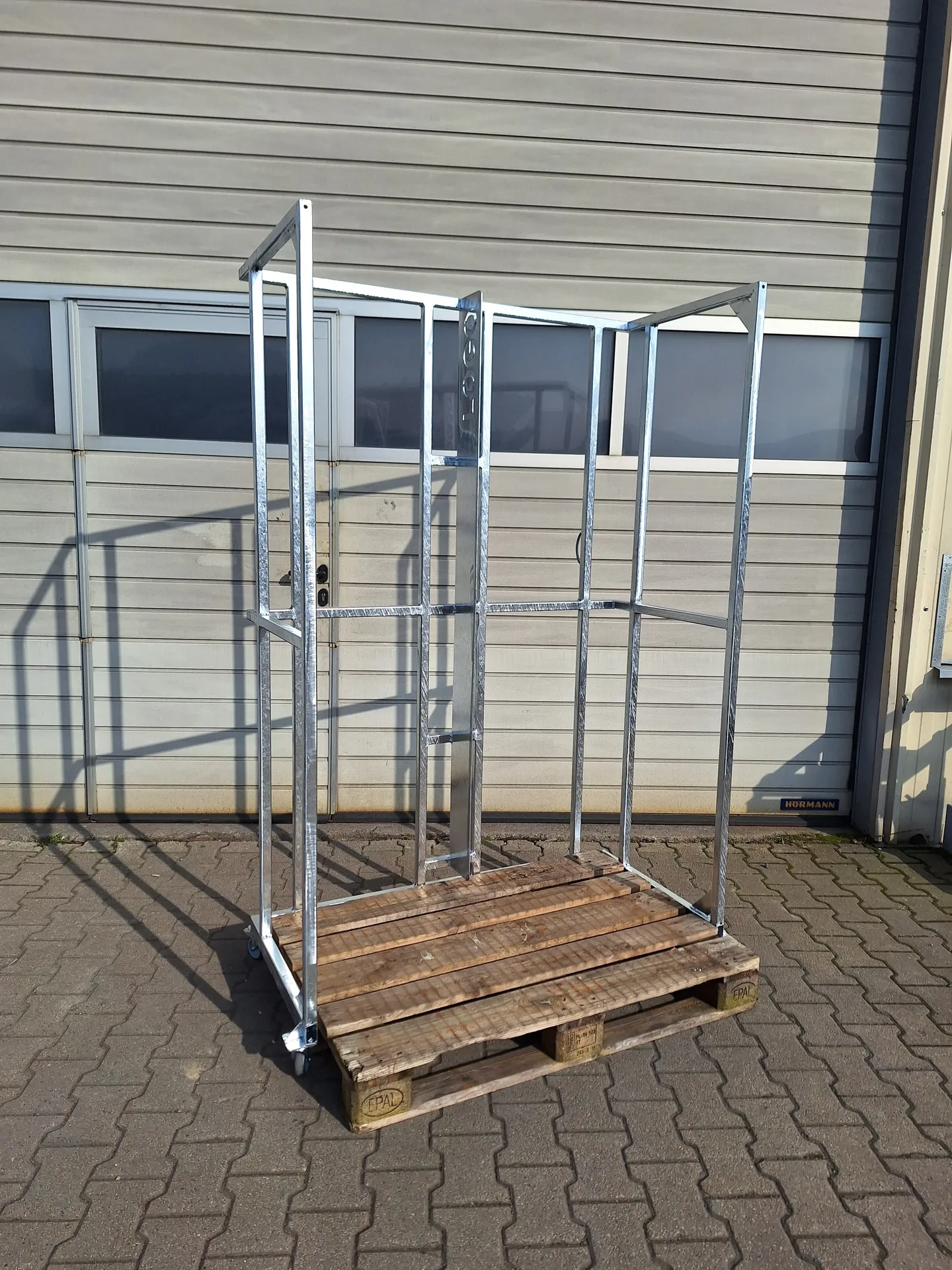 Stapelhilfe für Mehrwegkartons