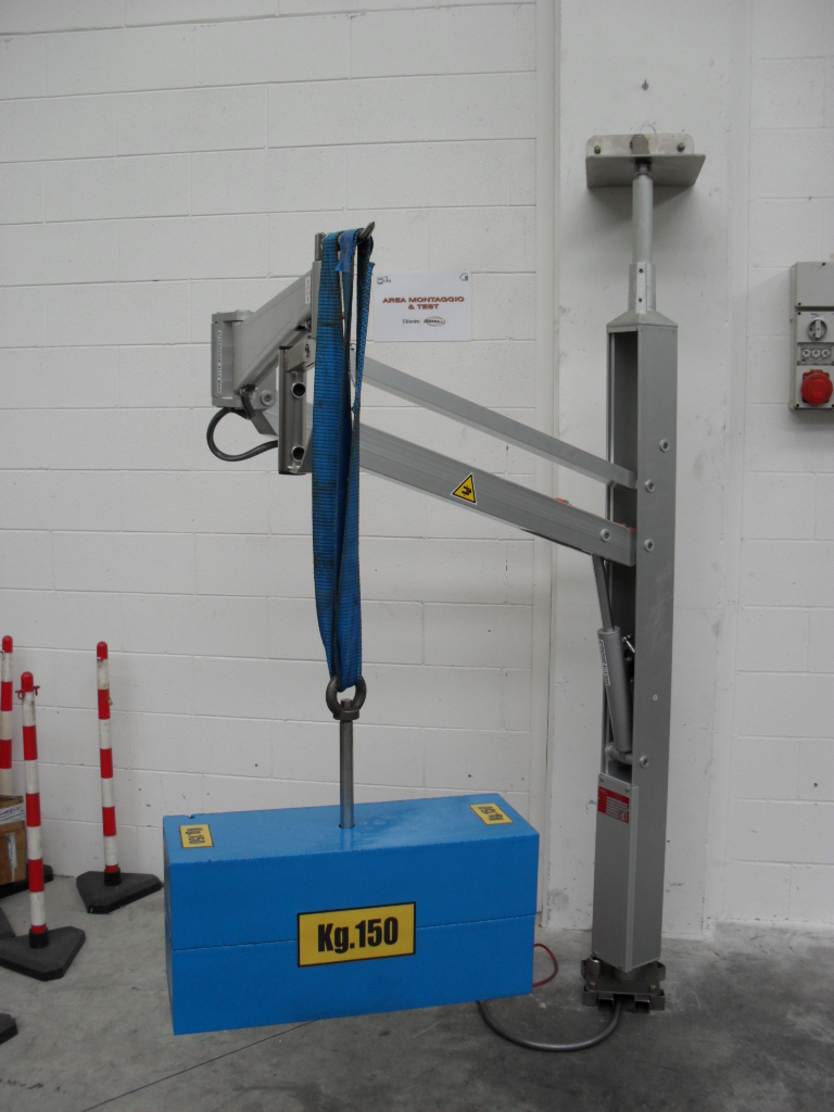 Braccio / Metal cargo arm