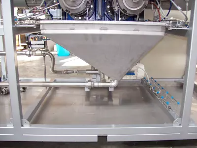 Oilseed squeezing machine