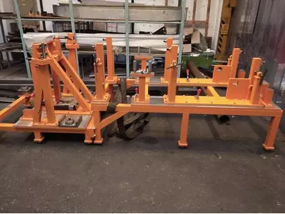 Welding fixture (road construction machine)