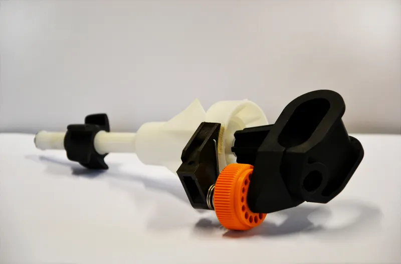 Teilesatz für Textilmaschinen - Spritzguss verschiedene Materialien (pom - pa66 gf30 - thermoplastischer Gummi) mit Stahleinlage