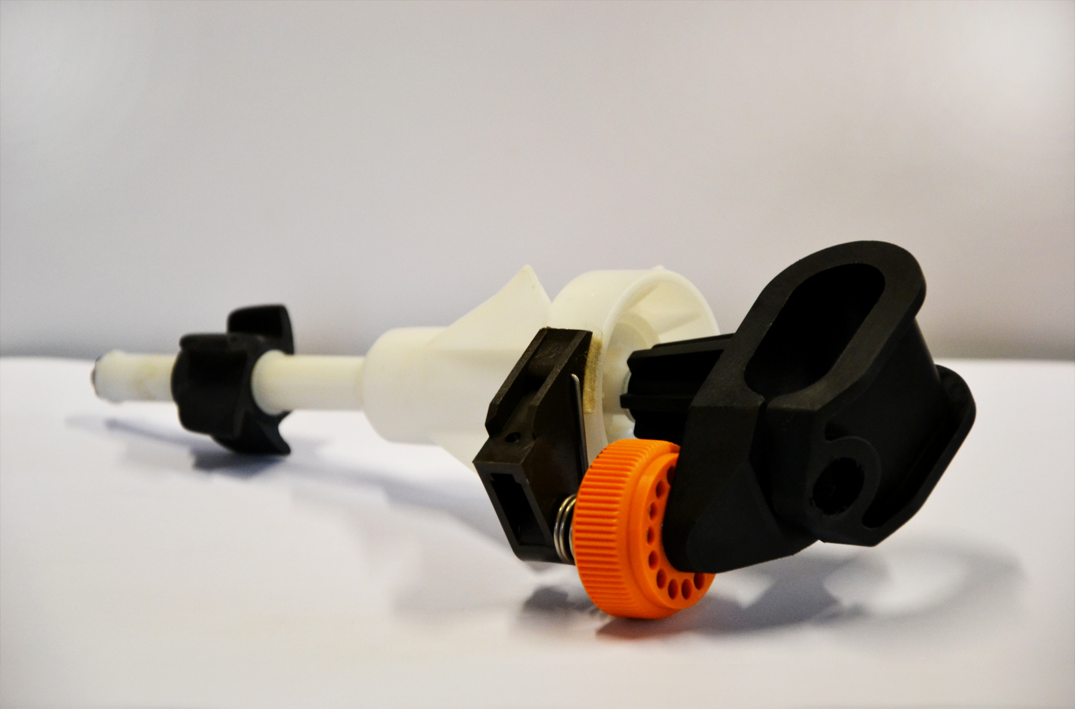 Teilesatz für Textilmaschinen - Spritzguss verschiedene Materialien (pom - pa66 gf30 - thermoplastischer Gummi) mit Stahleinlage