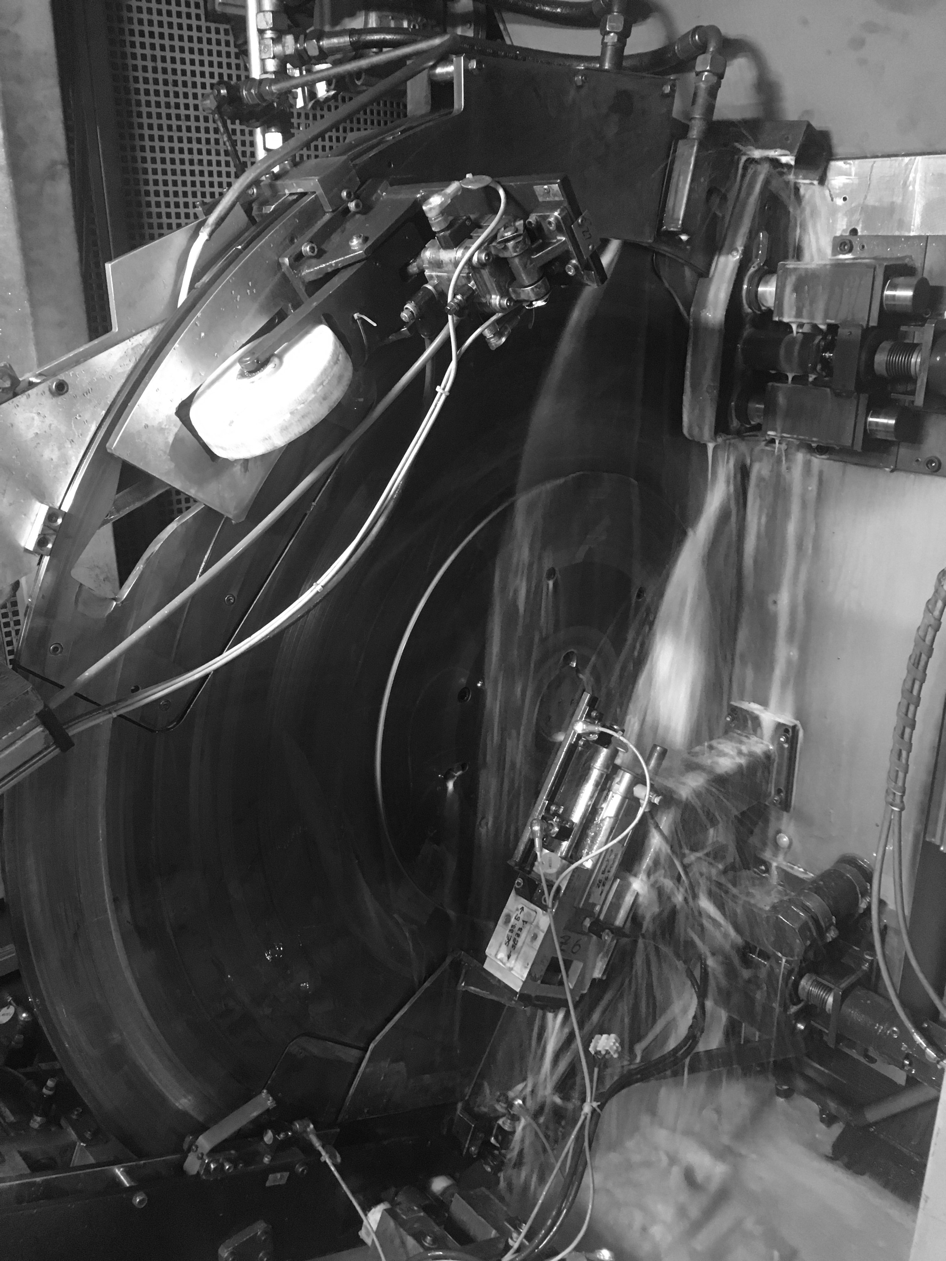 DOUBLE DISC GRINDING MACHINE