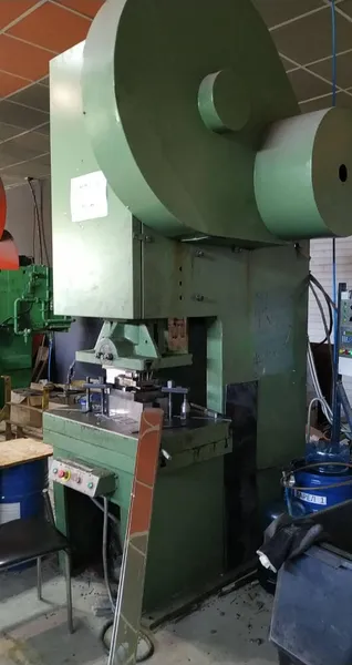 PE 100 - 100 Tons Press