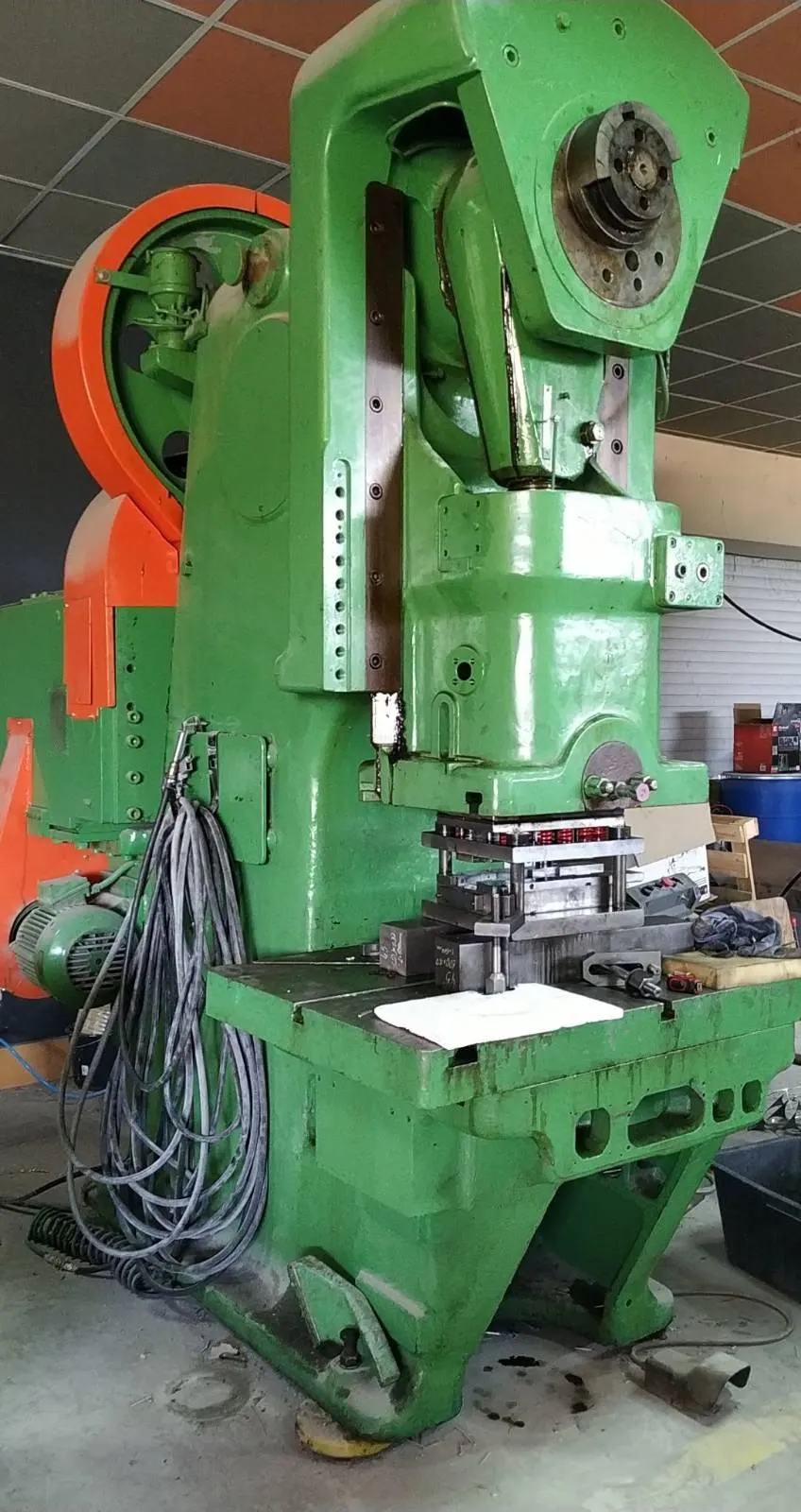 Weco - 200 Ton Press