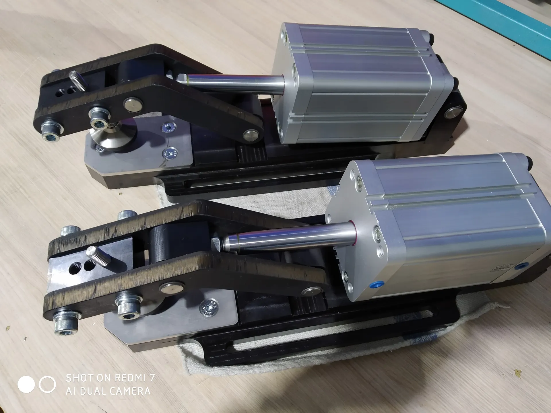 Pneumatic holder