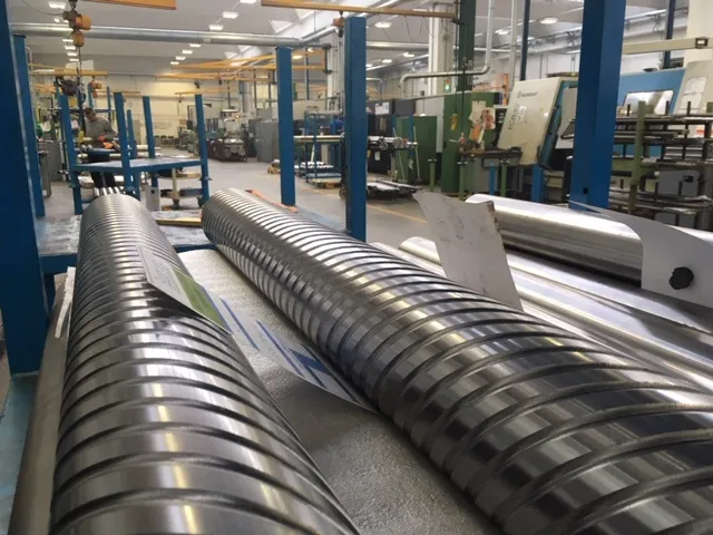 Grooved rollers