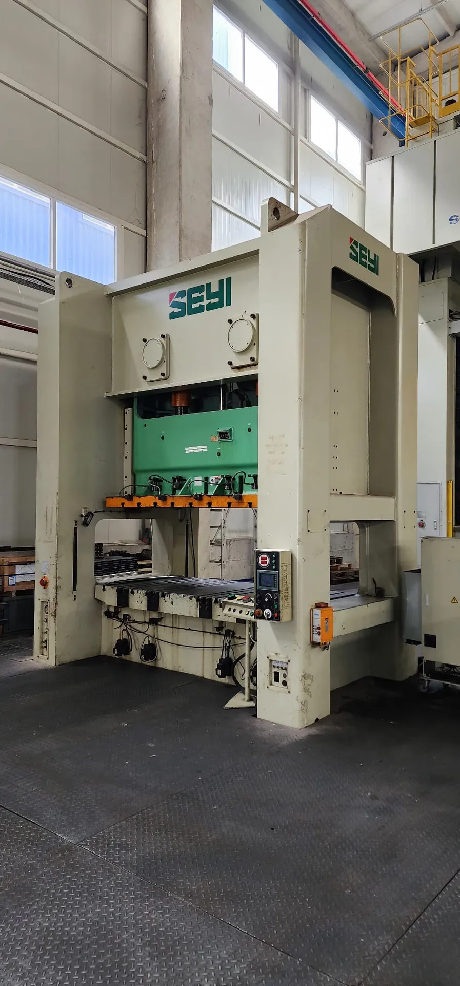 Press machine 300T