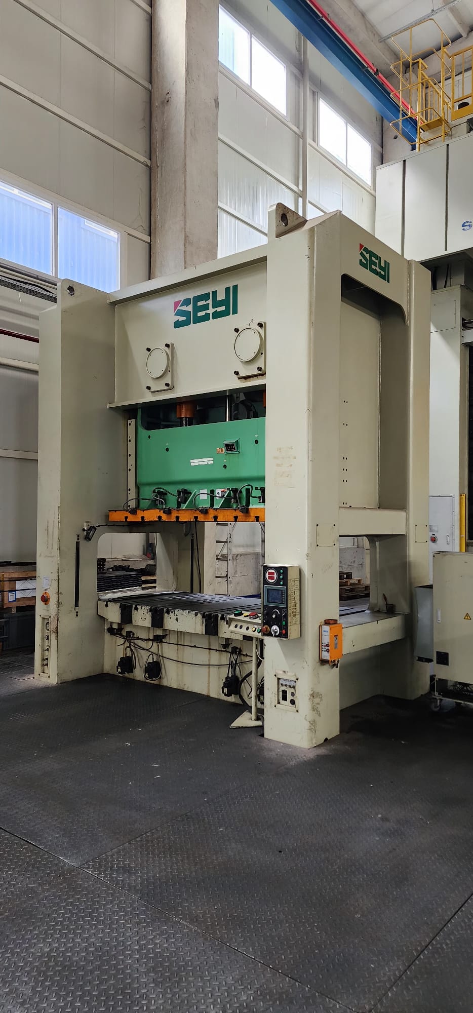 Press machine 300T