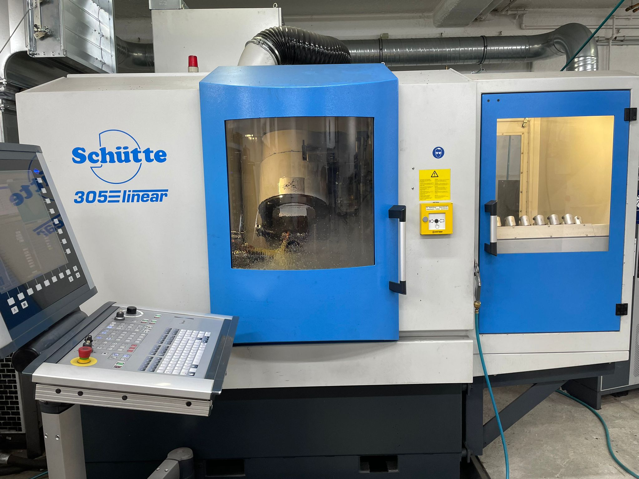 eine der 3 CNC Maschinen