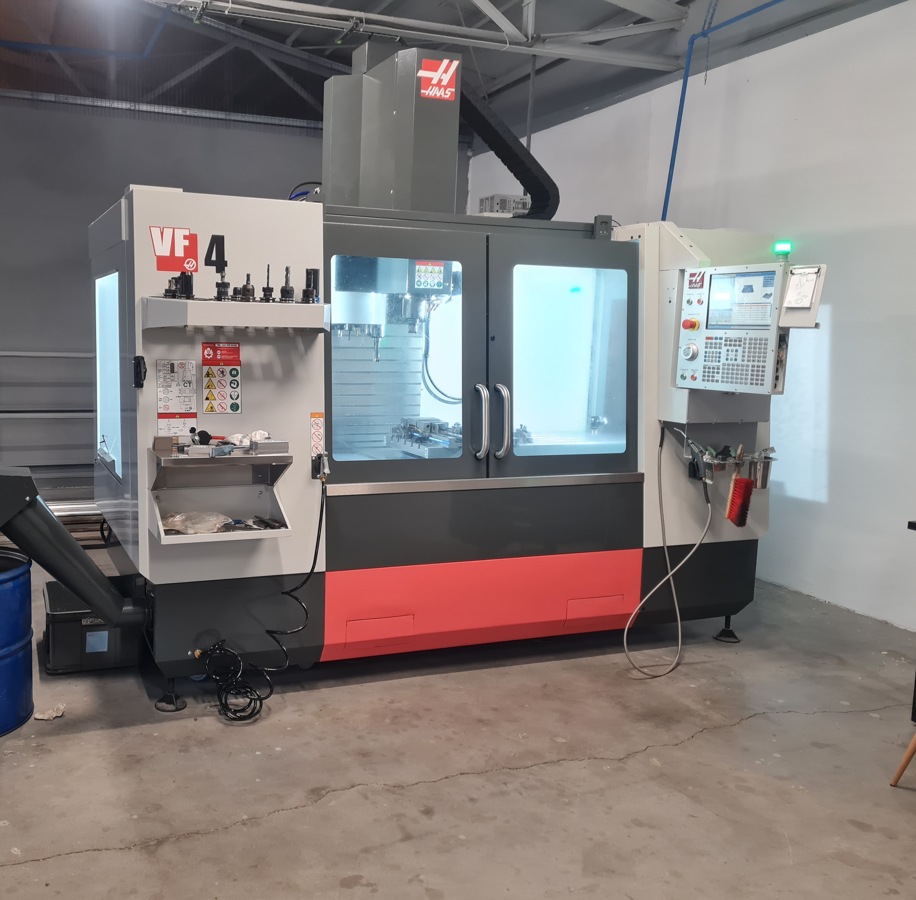 Haas VF 4