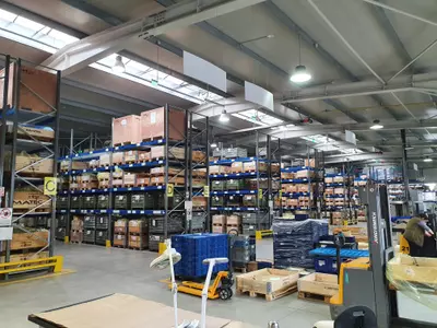 logistik_halle.jpg
