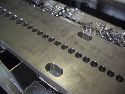 Blankstahl bohren und fräsen