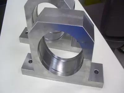 Lagergehäuse spindeln und fräsen