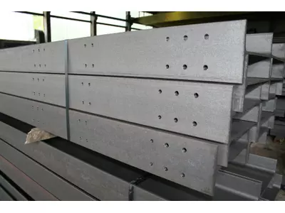 Träger gebohrt und gestrahlt