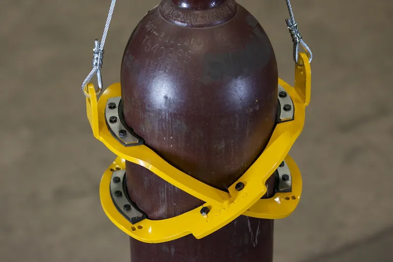 Lifting botle