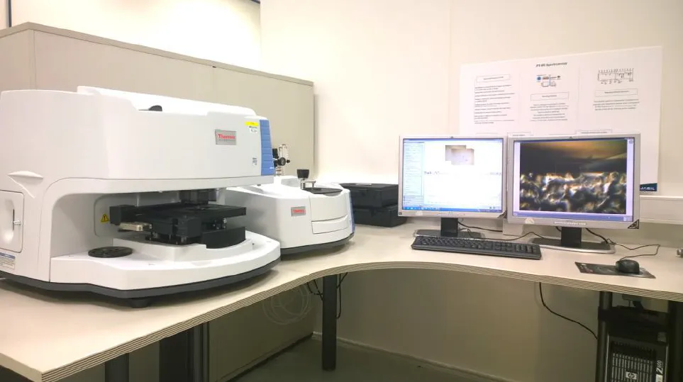 Infrarot Spektroskopie: Thermo Fisher IN10MX / IZ10