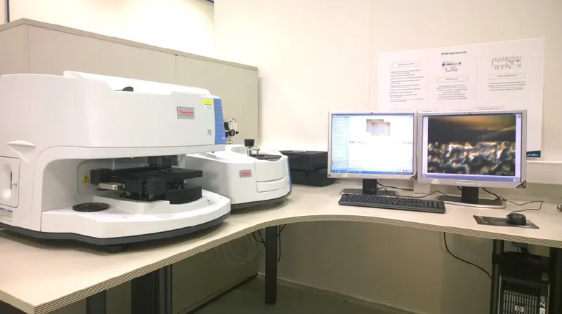 Infrarot Spektroskopie: Thermo Fisher IN10MX / IZ10