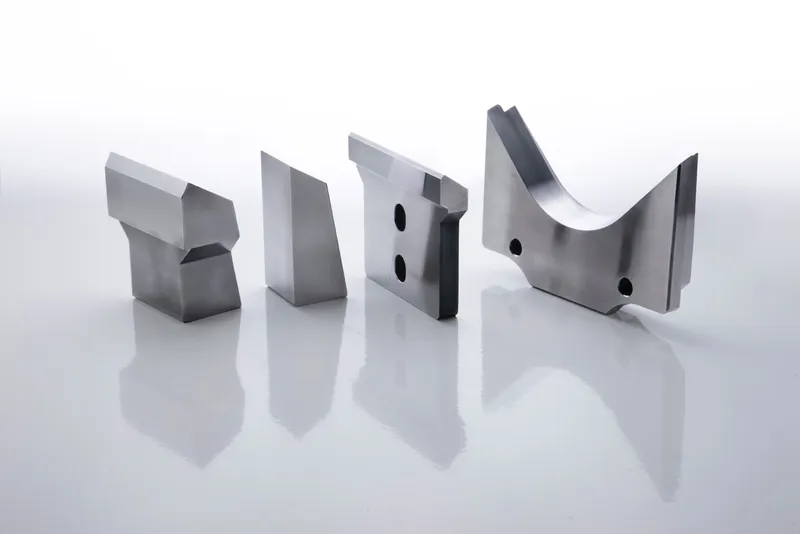 COLTELLI E INSERTI -BLADES OR INSERTS - MESSER ODER GEGENMESSER
