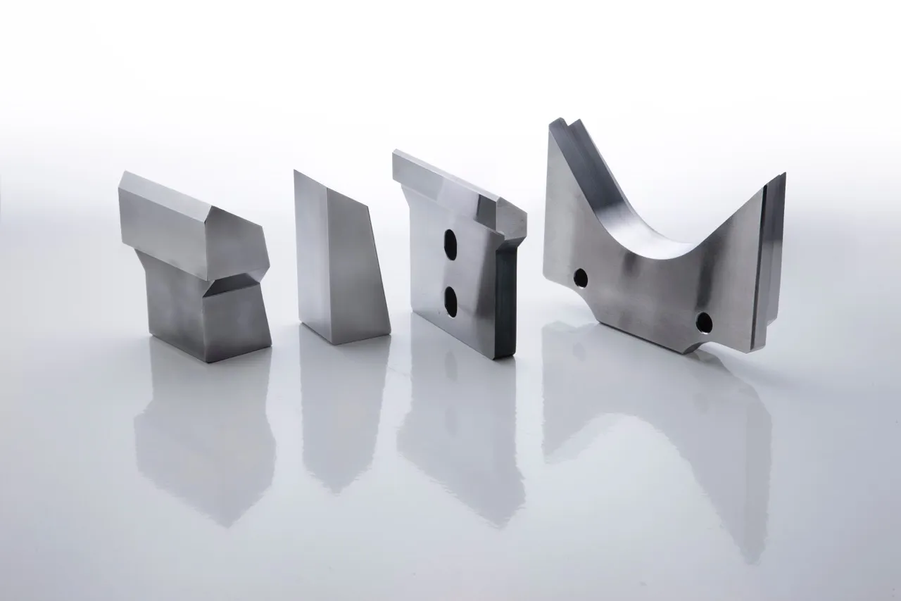 COLTELLI E INSERTI -BLADES OR INSERTS - MESSER ODER GEGENMESSER