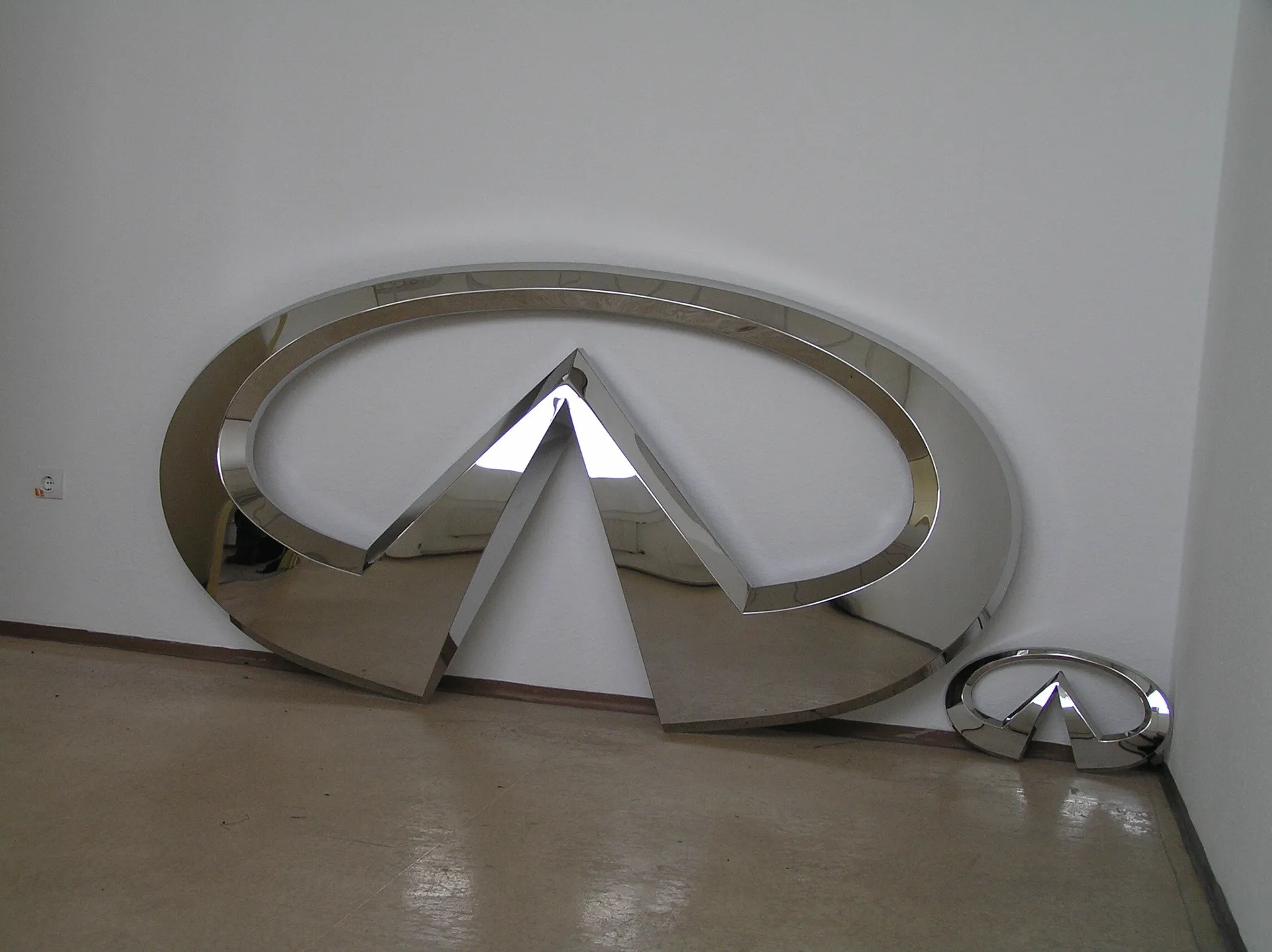 Infiniti Logo