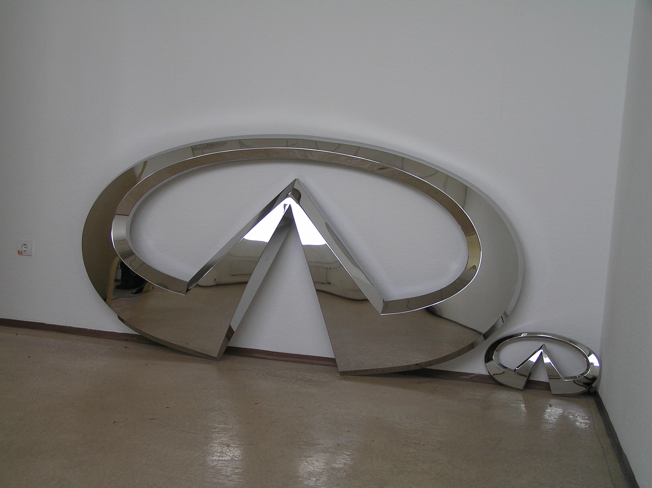 Infiniti Logo