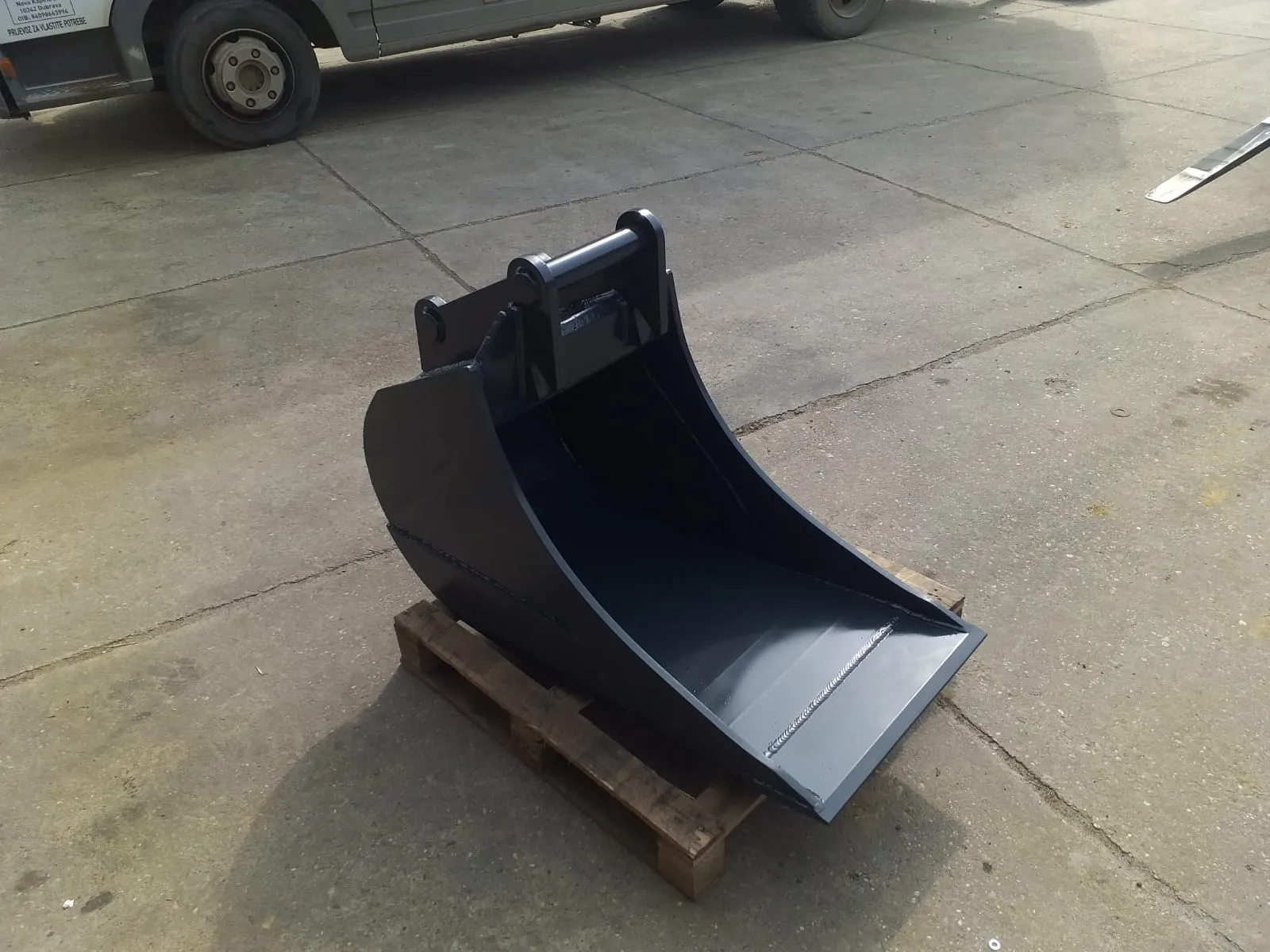 Excavator bucket