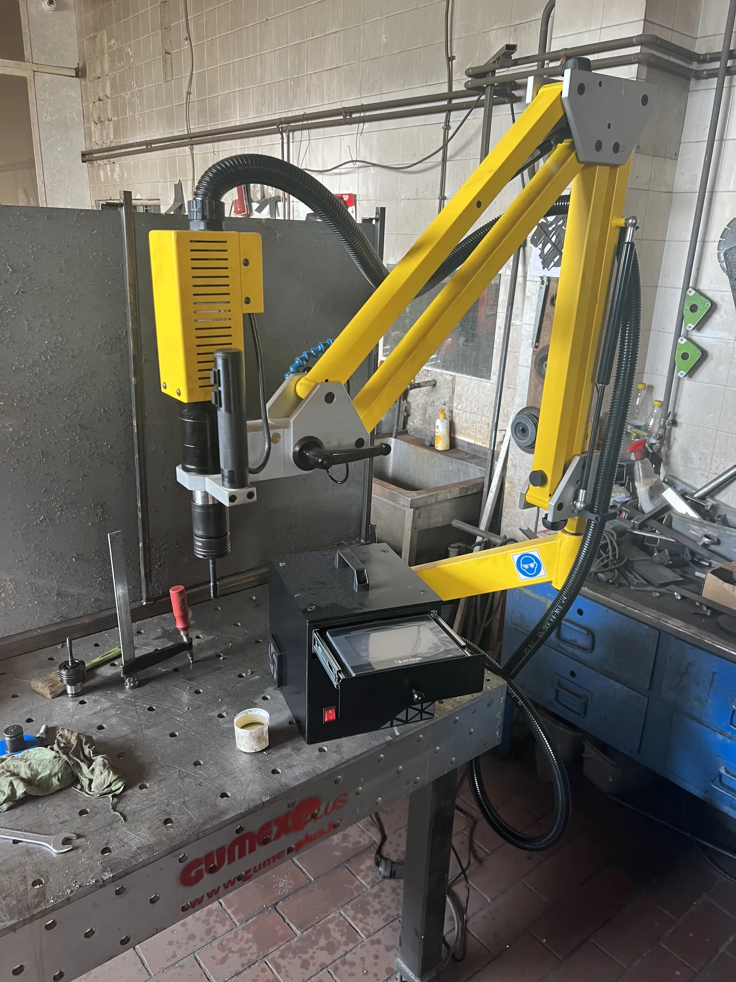 Tapping machine