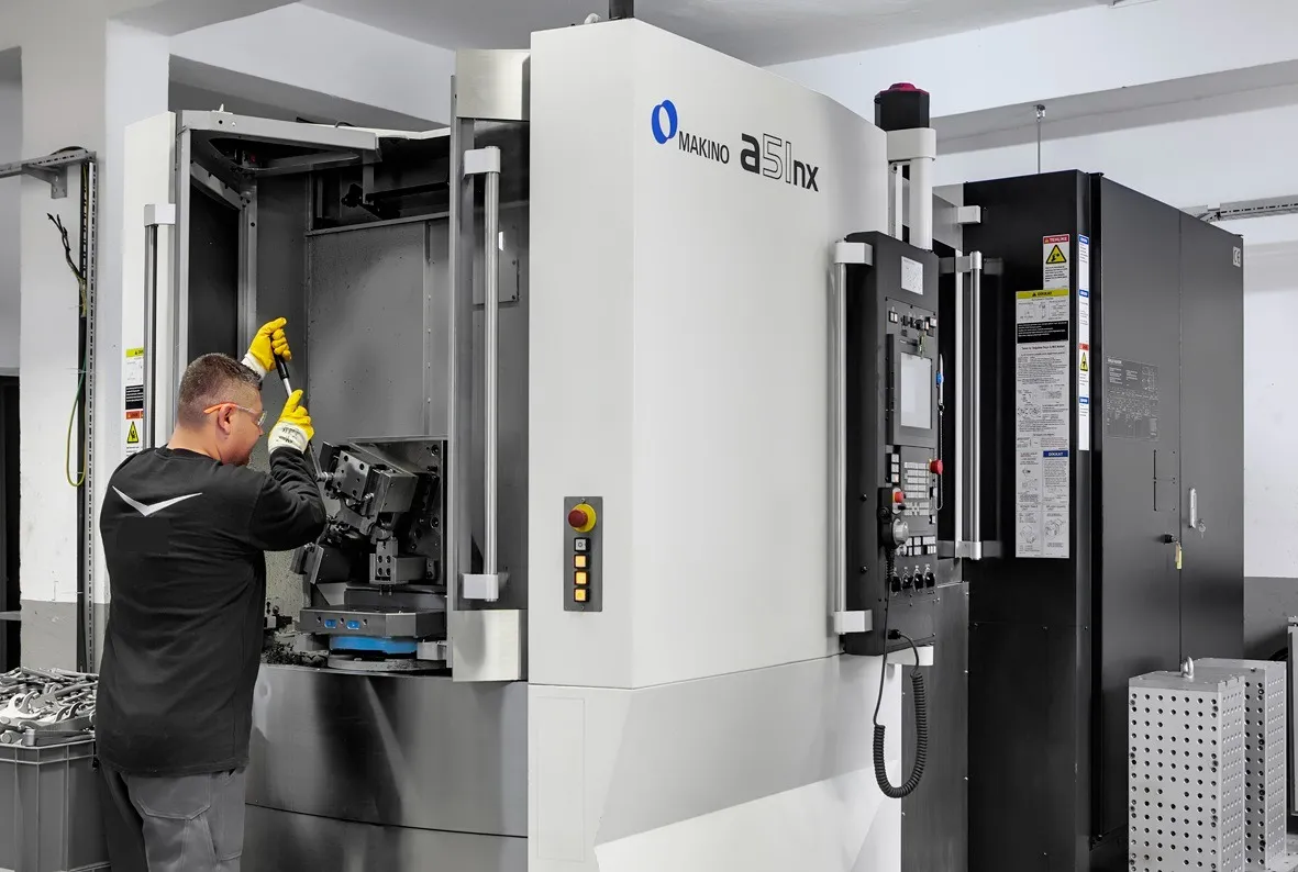 MAKINO A51 JAPON 2005