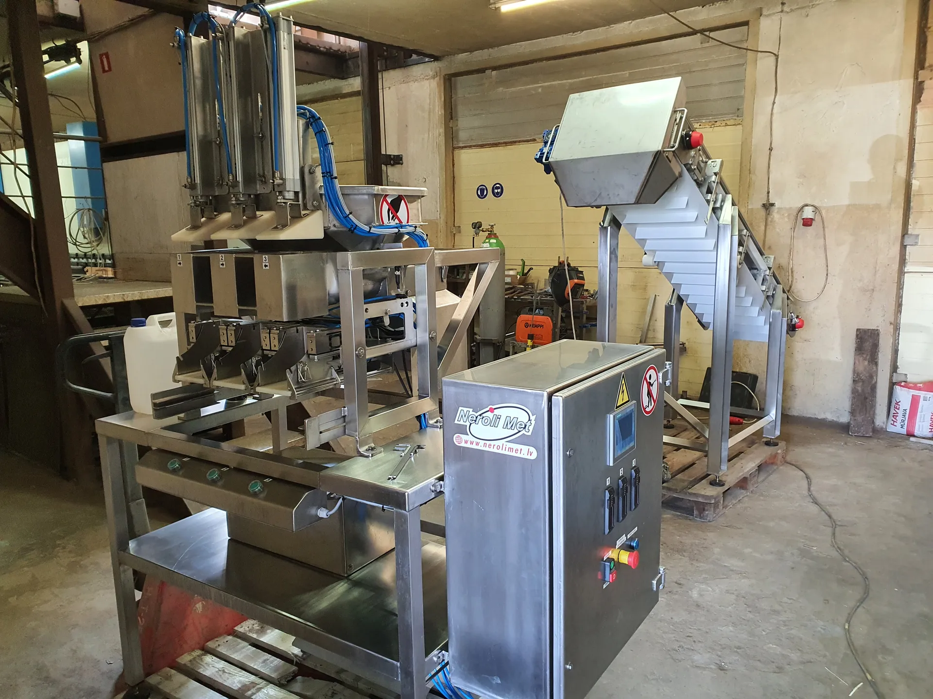Weighing conveyor line