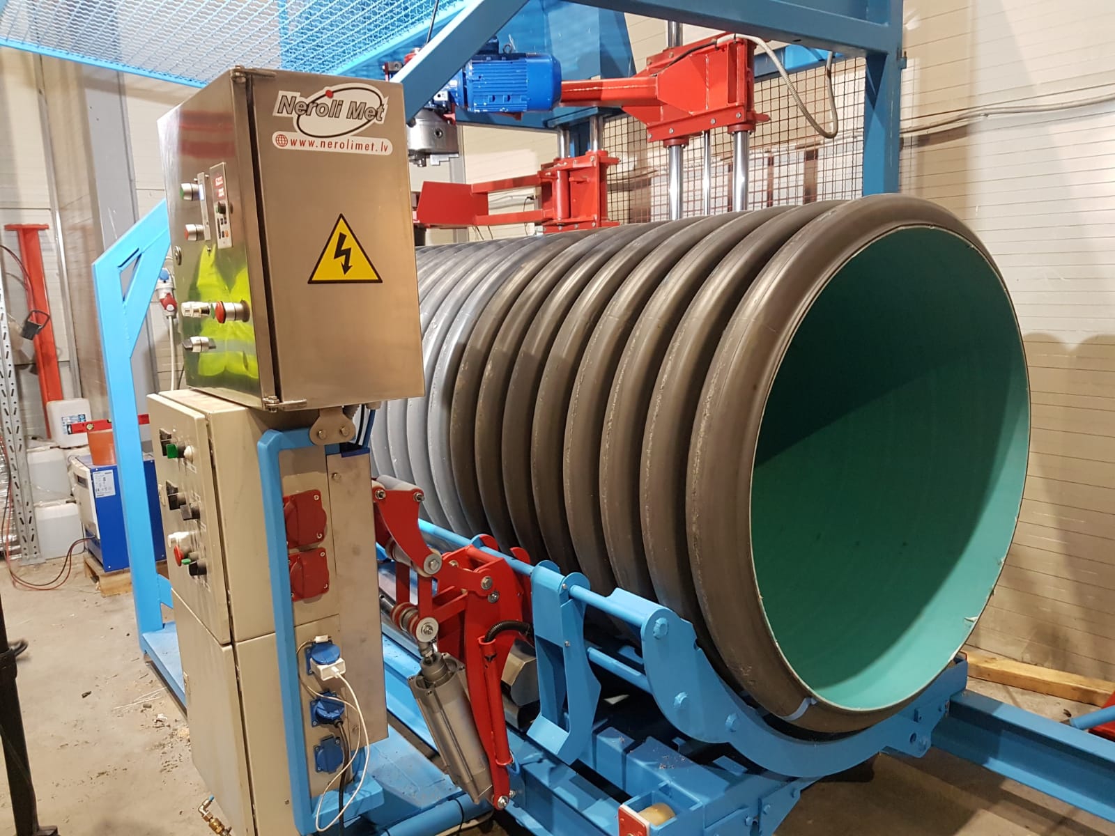 Plastic hole preparation equipment
