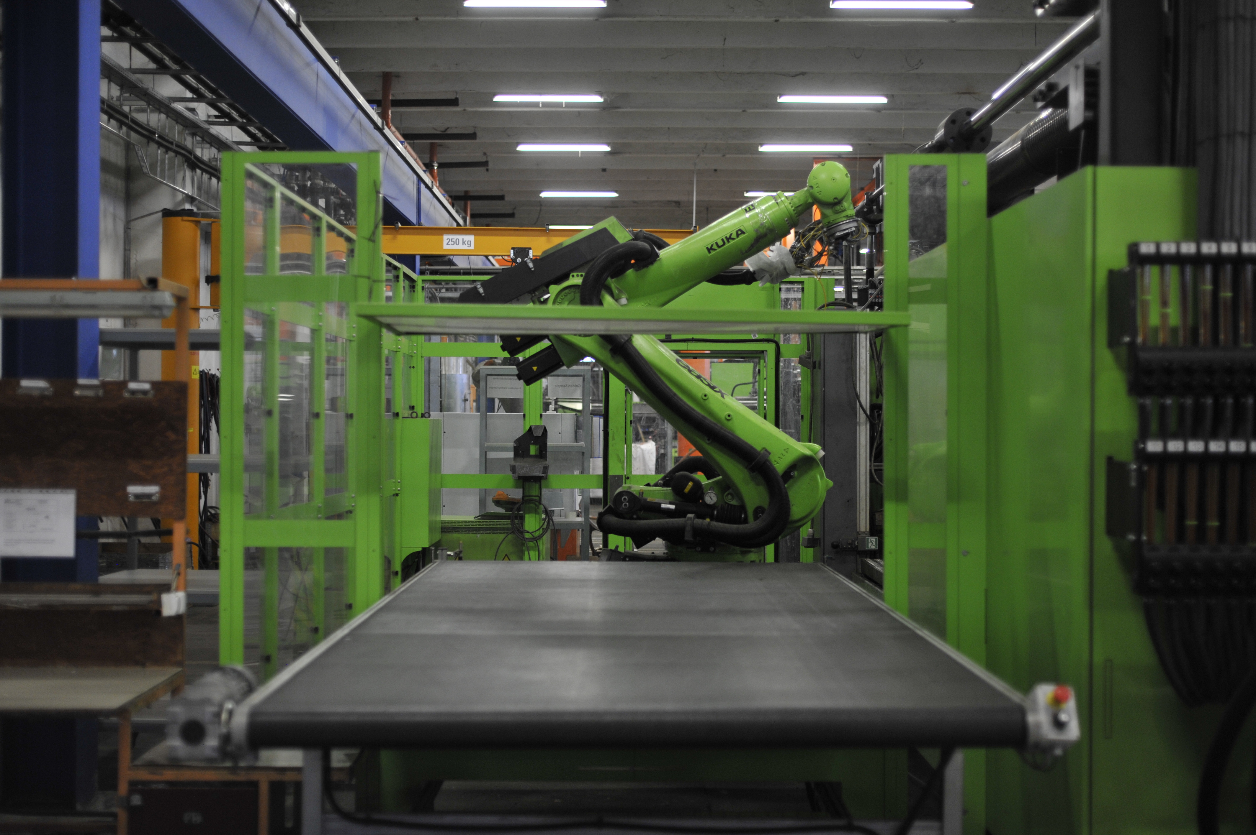 2300T mit Roboter